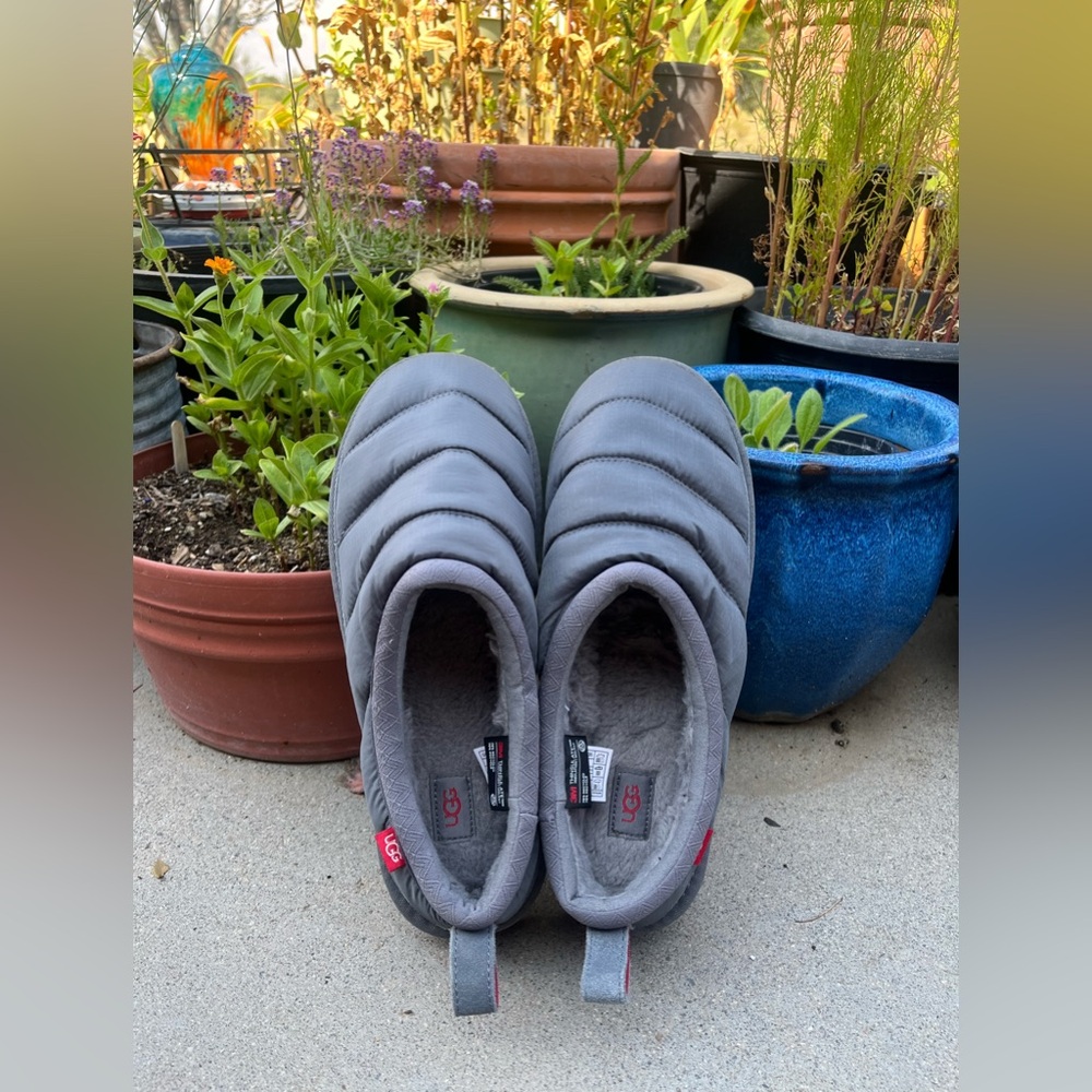 UGG 1127735 Tasman quilted Thinsulate insulated slippers men’s size 9 EUC